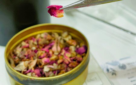 Topping Of Candle With Dried Rose Petals